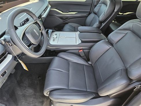 New 2025 Lincoln Navigator Reserve image 12