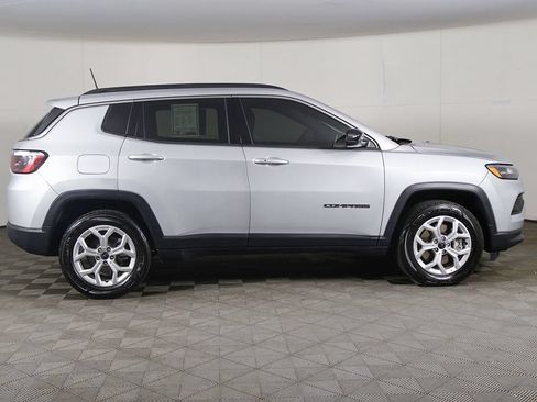Used 2025 Jeep Compass Latitude AWD/4WD image 17