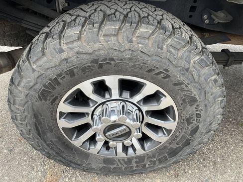 Used 2020 Ford F250 Lariat w/ Lariat Ultimate Package AWD/4WD image 25