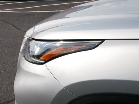 Used 2023 Toyota Highlander Platinum image 16