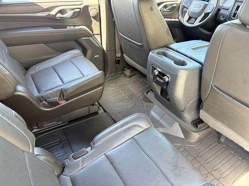 Used 2023 GMC Yukon XL Denali AWD/4WD image 14