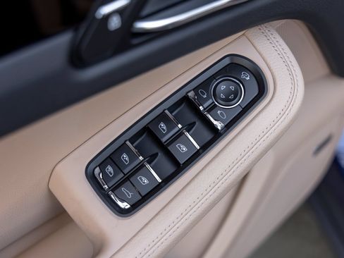 Certified 2026 Porsche Macan AWD/4WD image 23