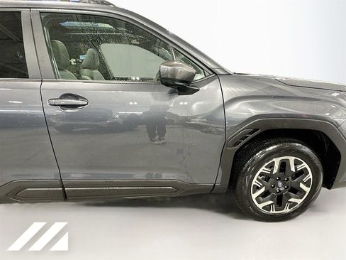 Used 2025 Subaru Forester Premium image 4