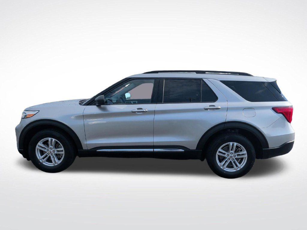 Certified 2020 Ford Explorer XLT w/ Comfort Package AWD/4WD image 13