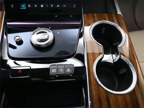 Used 2025 Cadillac Escalade Sport Platinum image 9