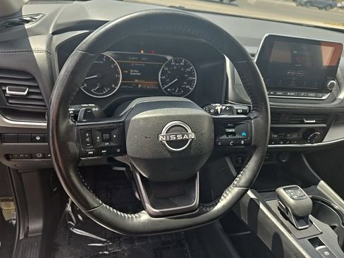 Used 2025 Nissan Rogue SV AWD/4WD image 13