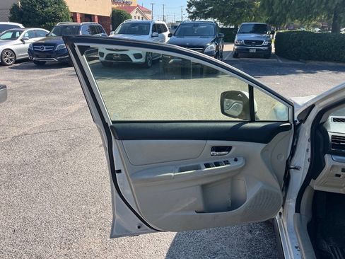 Used 2014 Subaru Crosstrek 2.0i Limited image 10