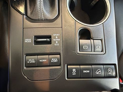 Used 2022 Toyota Highlander XLE AWD/4WD image 26