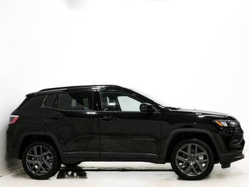 New 2026 Jeep Compass Latitude image 4