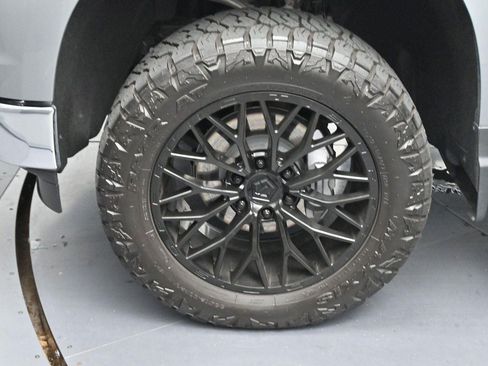 Used 2025 Chevrolet Silverado 1500 LT AWD/4WD image 36