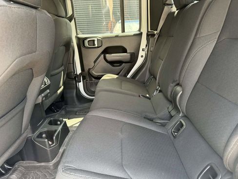 Used 2023 Jeep Gladiator Sport AWD/4WD image 3