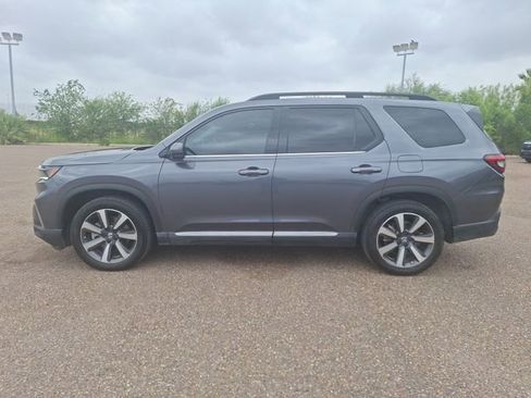 Used 2024 Honda Pilot Touring image 2