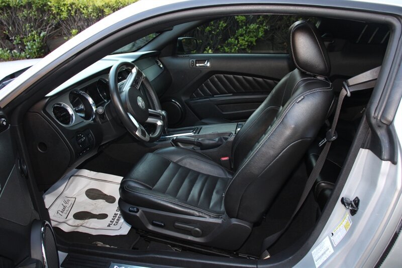 Used 2010 Ford Mustang Premium RWD image 5