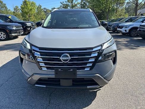Used 2025 Nissan Rogue SL w/ Tech Package AWD/4WD image 13