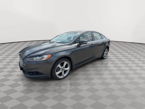Used 2016 Ford Fusion SE AWD/4WD image 4