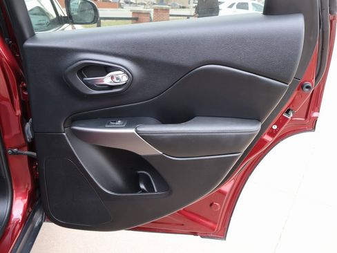 Used 2019 Jeep Cherokee Limited w/ Luxury Group image 13