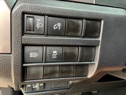 Used 2025 Toyota Tacoma SR5 image 31