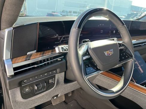 Used 2025 Cadillac Escalade Sport Platinum w/ LPO, ONYX Package image 19