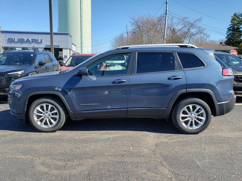 Used 2020 Jeep Cherokee Latitude w/ Cold Weather Group image 2
