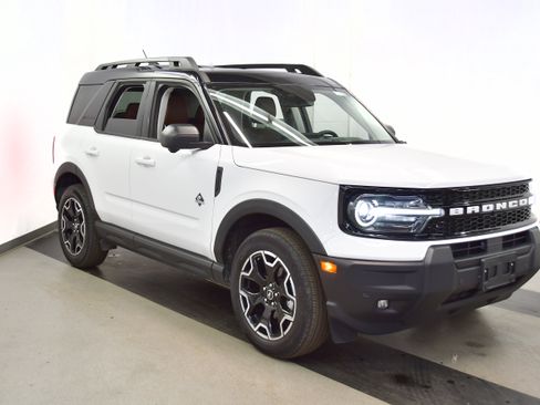 Used 2025 Ford Bronco Sport Outer Banks w/ Outer Banks Tech Package+ image 2