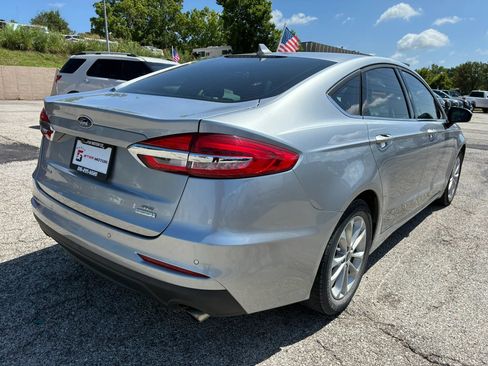 Used 2020 Ford Fusion SE FWD image 3