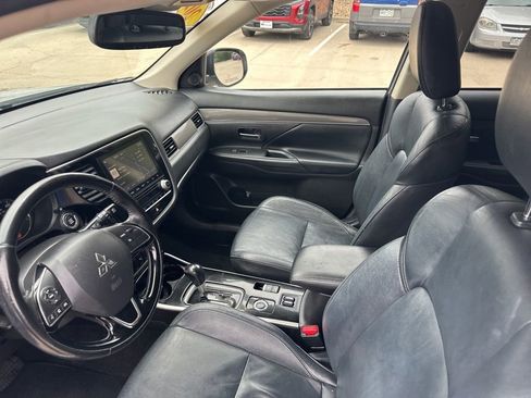 Used 2020 Mitsubishi Outlander AWD image 14