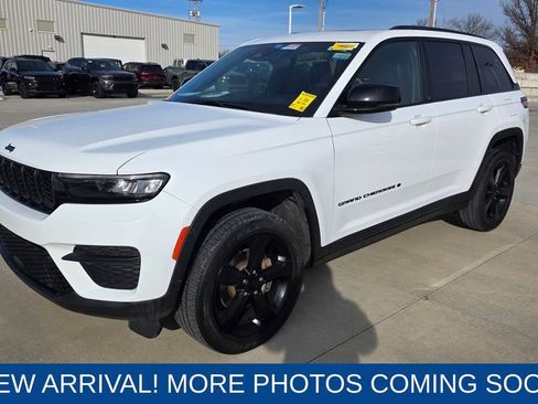 Used 2022 Jeep Grand Cherokee Altitude image 1