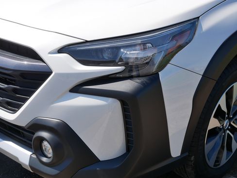 Certified 2025 Subaru Outback Touring XT AWD/4WD image 16