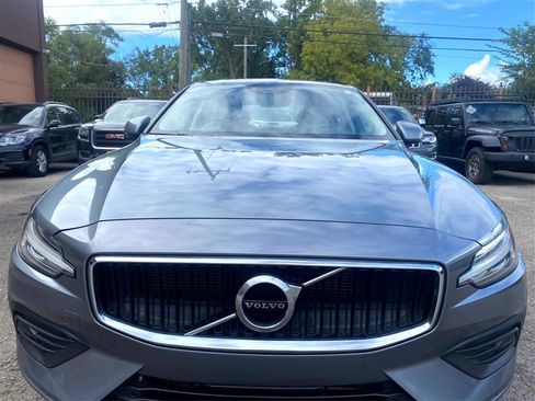 Used 2019 Volvo S60 T6 Momentum w/ Multimedia Package image 15
