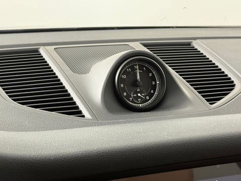 New 2025 Porsche Macan image 21