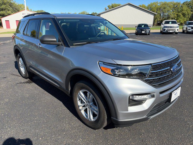 Used 2024 Ford Explorer XLT w/ Equipment Group 202A AWD/4WD image 7
