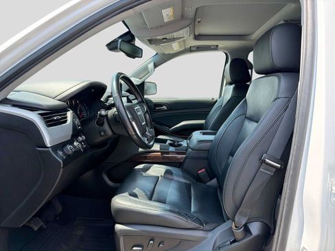 Used 2019 GMC Yukon XL SLT w/ Open Road Package AWD/4WD image 2