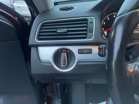 Used 2013 Volkswagen Passat 2.5 SE image 25