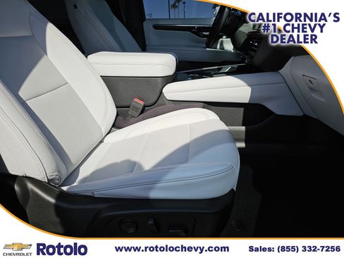 Used 2025 Chevrolet Suburban Premier RWD image 10