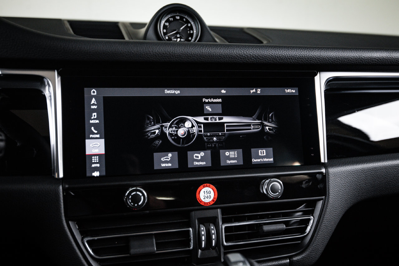 Certified 2026 Porsche Macan AWD/4WD image 18