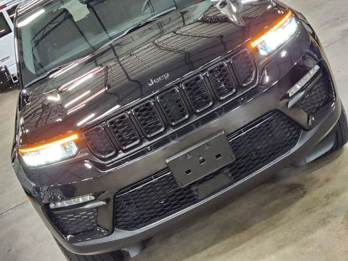 Used 2022 Jeep Grand Cherokee Limited AWD/4WD image 19