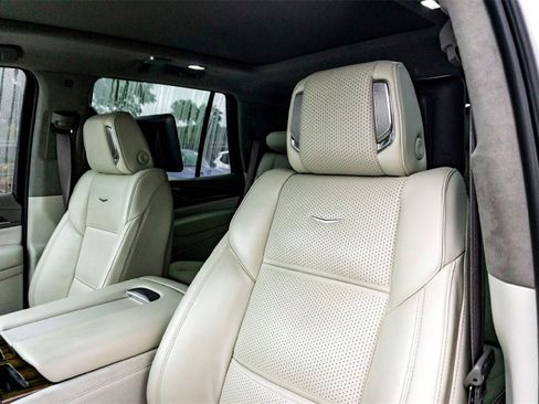 Used 2023 Cadillac Escalade Sport Platinum image 13