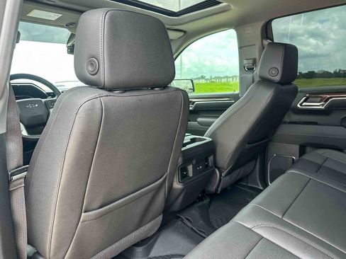 Used 2025 Chevrolet Silverado 1500 LT Trail Boss w/ Convenience Package II image 18