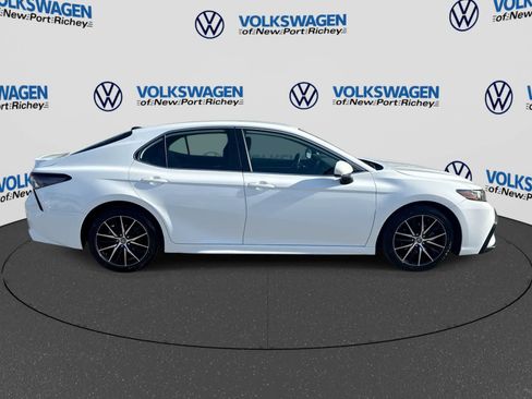 Used 2021 Toyota Camry SE FWD image 15