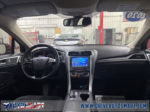 Used 2020 Ford Fusion SE image 26