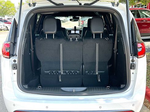 New 2026 Chrysler Pacifica Select image 28