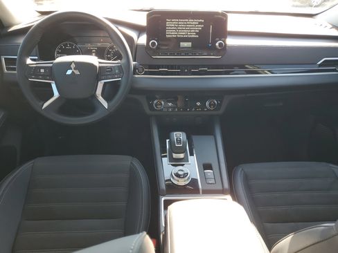 Used 2024 Mitsubishi Outlander AWD image 12