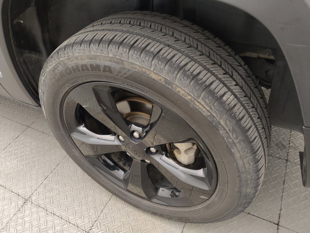 Used 2021 Jeep Cherokee Latitude Plus FWD image 31