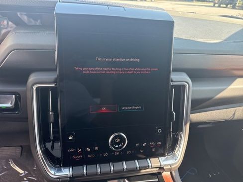 New 2025 GMC Yukon XL Denali w/ Denali Reserve Package image 19