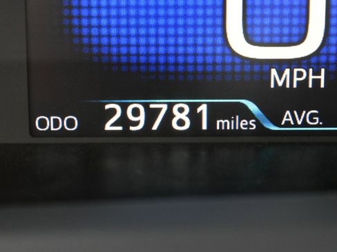 Used 2022 Toyota Prius LE image 18