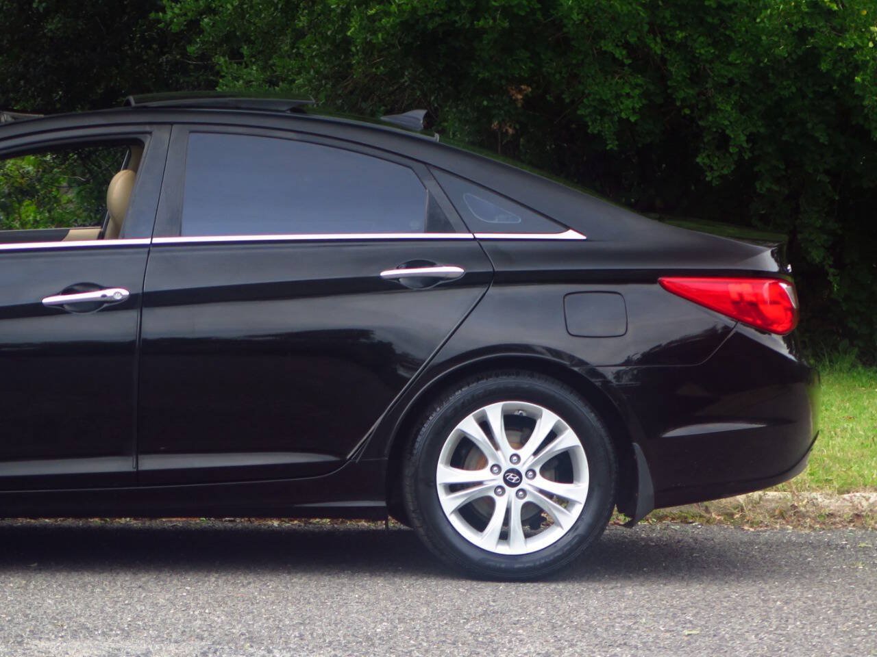 Used 2013 Hyundai Sonata Limited w/ Premium Pkg FWD image 21