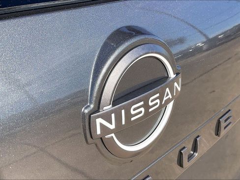 Used 2024 Nissan Rogue S image 31