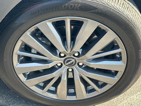 Certified 2025 Nissan Pathfinder SL w/ SL Premium Package AWD/4WD image 4