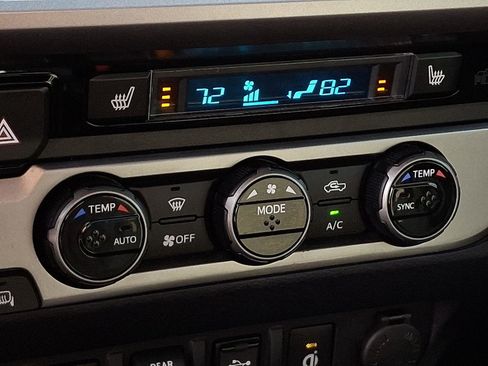 Used 2018 Toyota Tacoma Limited image 16