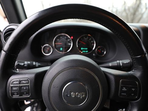 Used 2015 Jeep Wrangler Sport image 19